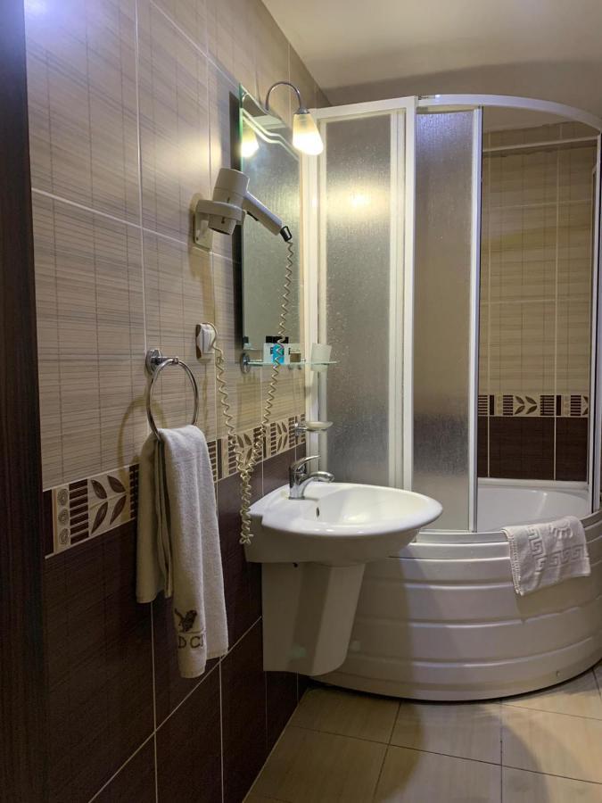 Gold City Hotel 伯萨 外观 照片