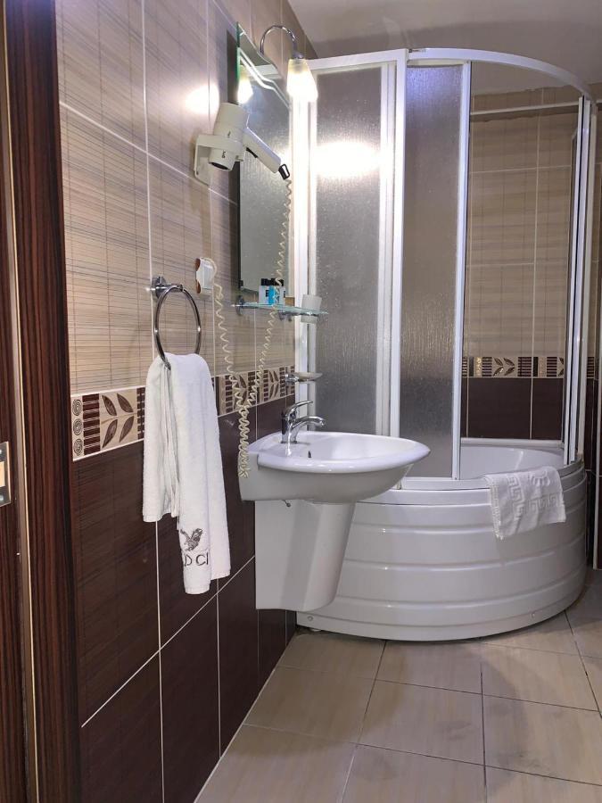 Gold City Hotel 伯萨 外观 照片